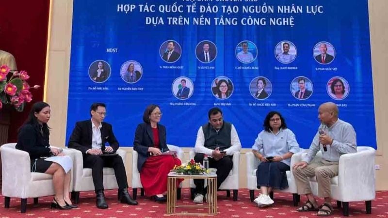 Delegater deltar i paneldiskussionen på konferensen. (Foto: MINH TRUNG)