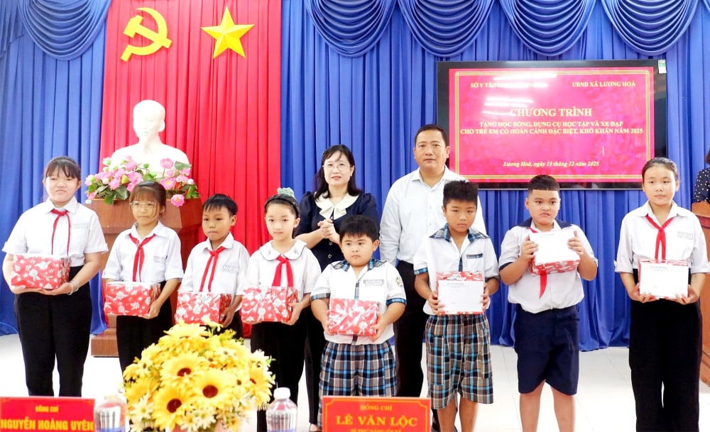 Tillhandahåller stipendier, skolmaterial och cyklar till barn från missgynnade och underprivilegierade bakgrunder.