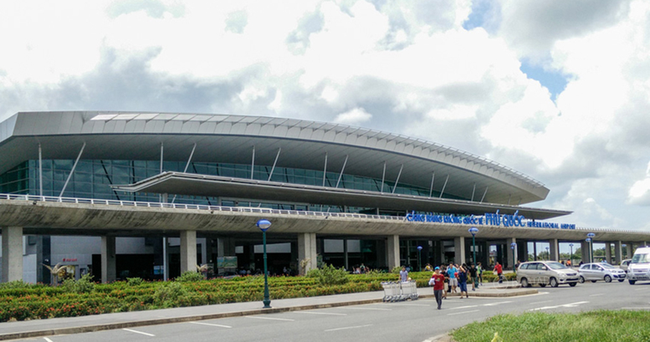 រំពឹងថានឹងស្វាគមន៍ភ្ញៀវទេសចរអន្តរជាតិទី 20 លាននាក់នៅអាកាសយានដ្ឋានអន្តរជាតិភូកុក - រូបថតទី 1។ Dự kiến chức đón khách du lịch quốc tế thứ 20 triệu tại Sân bay quốc tế Phú Quốc - Ảnh 1.