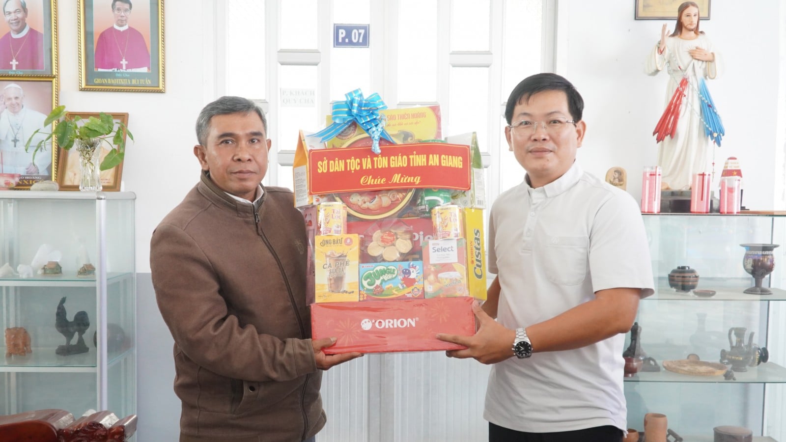 Boldog karácsonyt kívánok a Ha Tien kerület, Hoa Dien község egyházközségeinek!