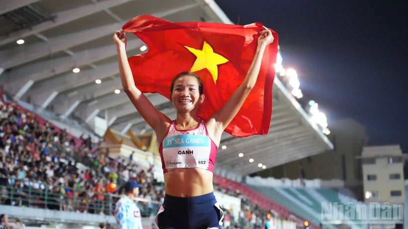 Nguyen Thi Oanh glänste i damernas 5 000 m och vann guldmedaljen i friidrott. (Foto: HOANG MINH)