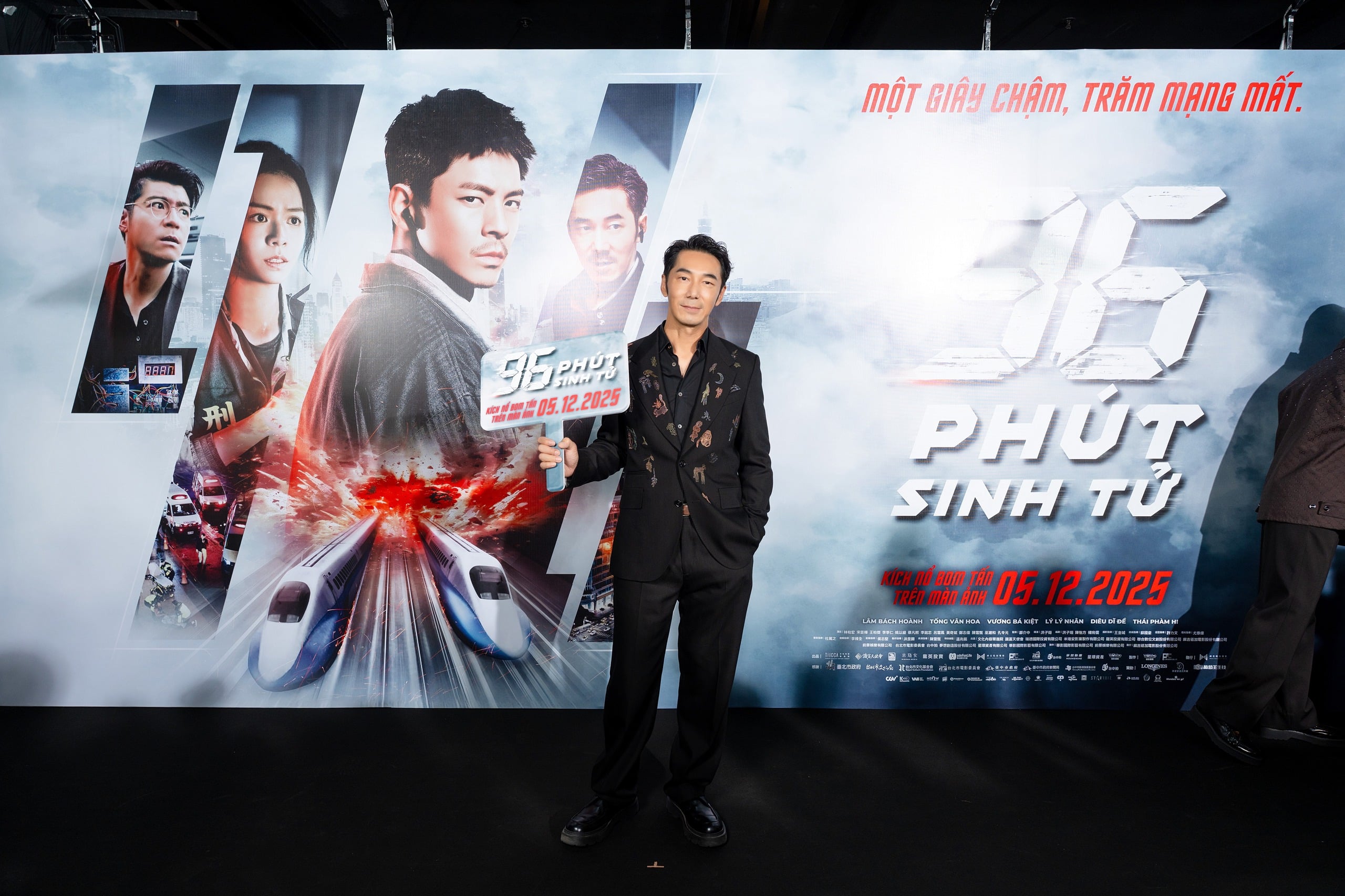 Không nhận ra anh Tạ trong ‘Mưa đỏ’ - Ảnh 4.