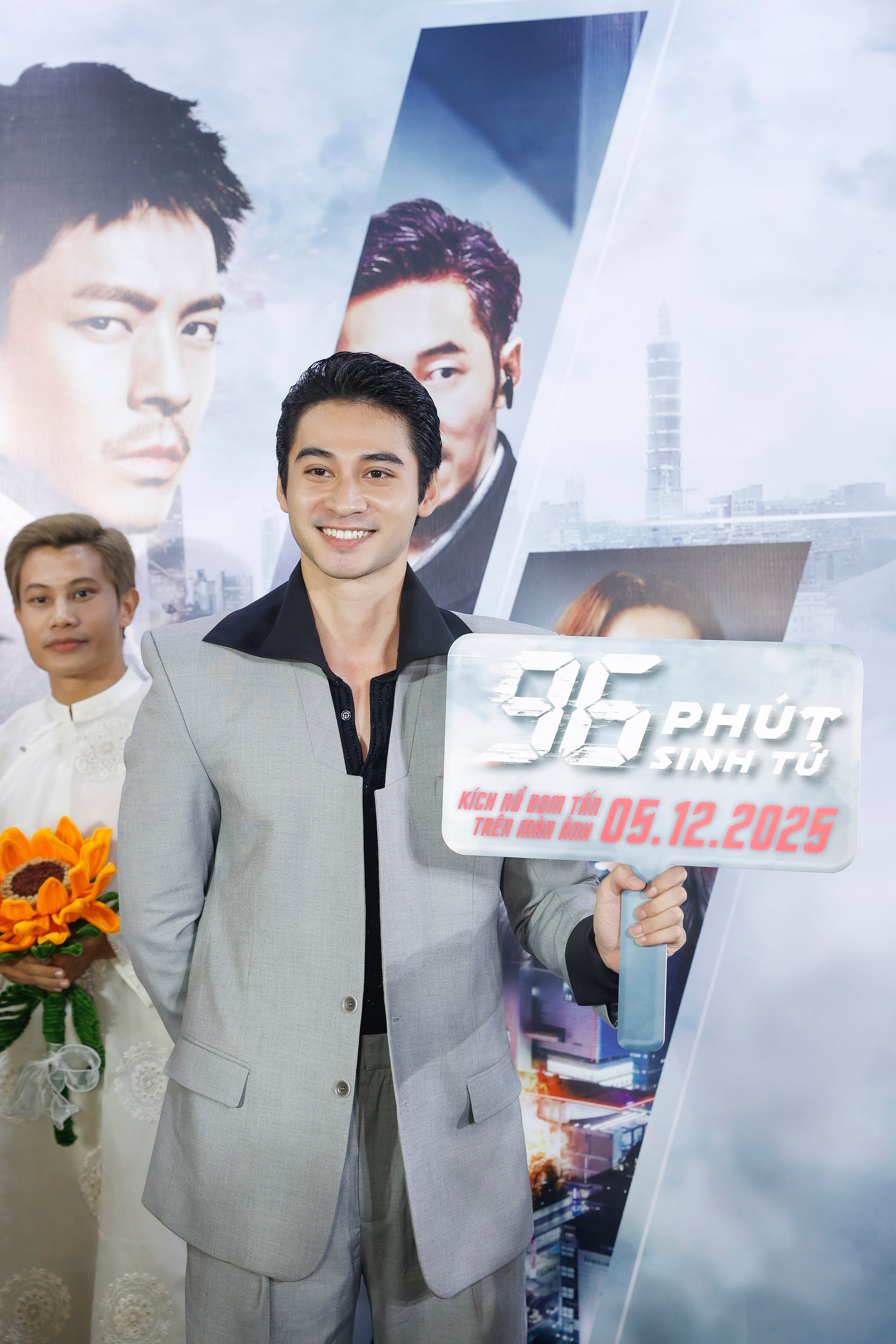 Không nhận ra anh Tạ trong ‘Mưa đỏ’ - Ảnh 8.