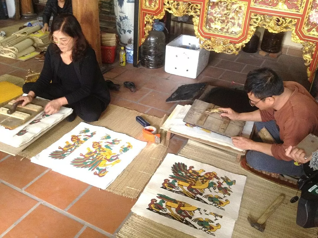 डोंग हो लोक चित्रकला बनाने की कला को यूनेस्को द्वारा एक अमूर्त सांस्कृतिक विरासत के रूप में मान्यता दी गई है, जिसे तत्काल संरक्षण की आवश्यकता है। Nghề làm tranh dân gian Đông Hồ trở thành di sản văn hóa phi vật thể cần bảo vệ khẩn cấp của UNESCO