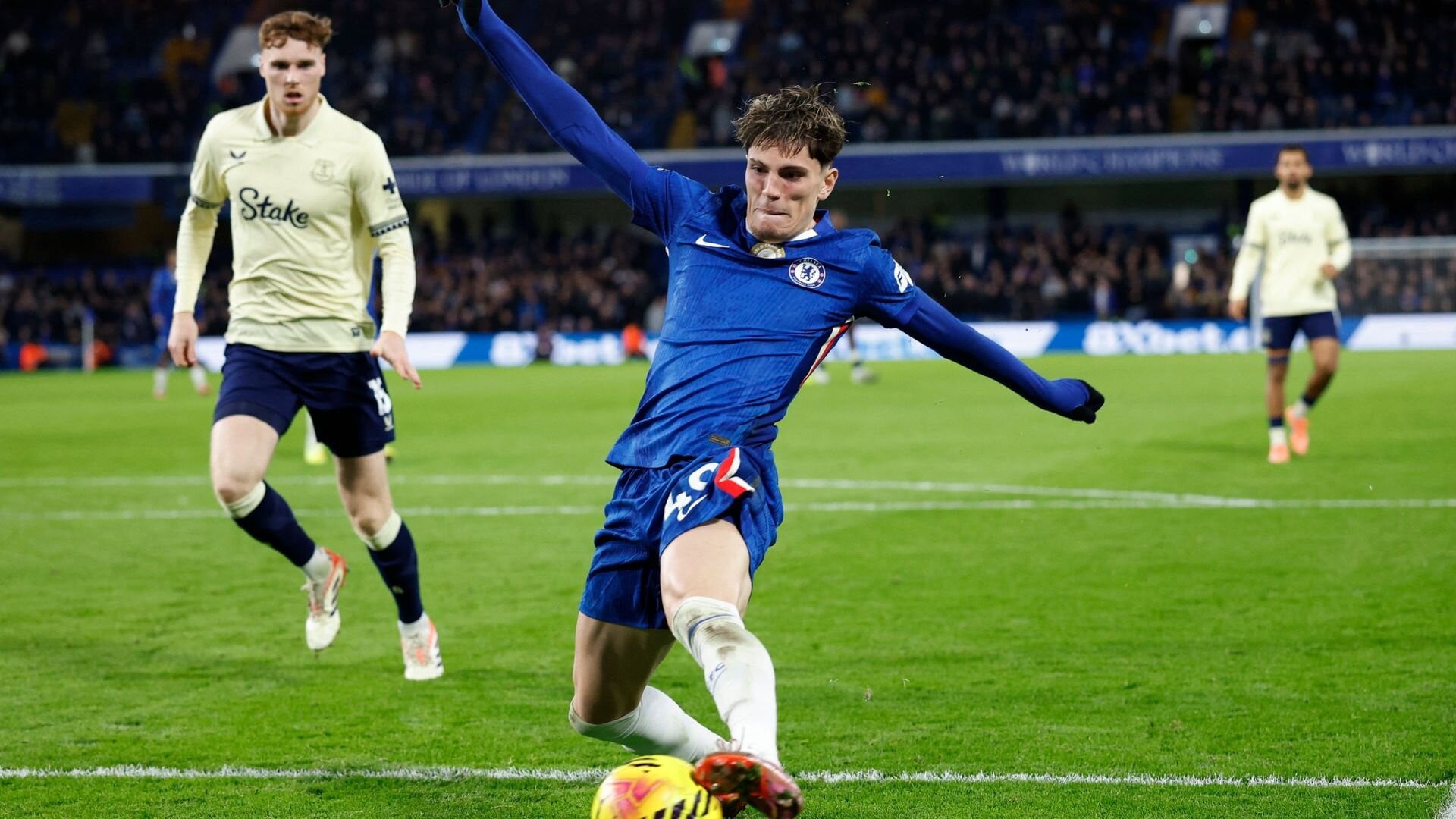 recursos_premierleague_pulselive_com 2025 12 13T161004Z_273290506_UP1ELCD18WQU6_RTRMADP_3_FÚTBOL INGLATERRA CHE EVE (1).jpg