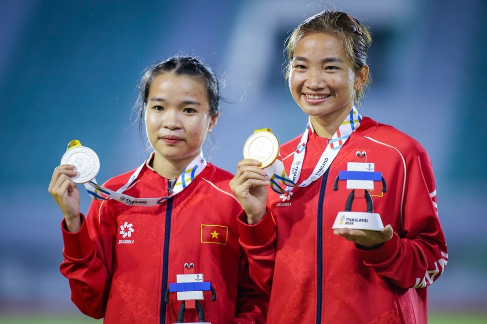 La destacada actuación de Nguyen Thi Oanh y Le Thi Tuyet en los SEA Games: ¡Pequeña pero grandiosa! - Foto 1. Kỳ SEA Games tuyệt đỉnh của Nguyễn Thị Oanh và Lê Thị Tuyết: Bé nhỏ mà vĩ đại! - Ảnh 1.