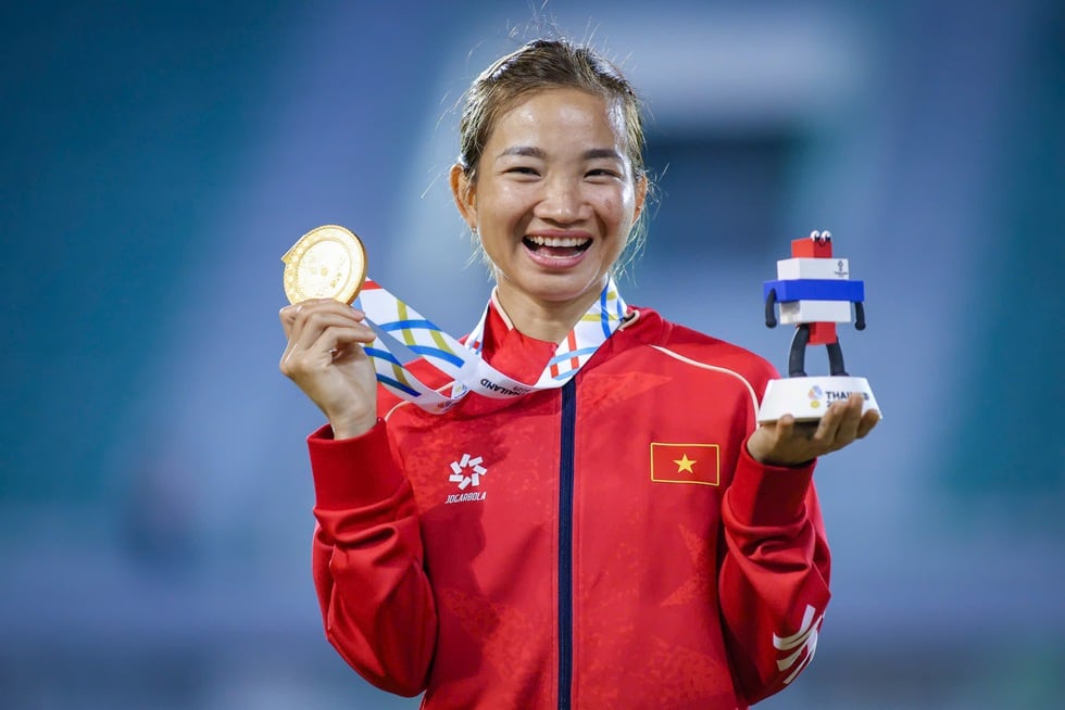 La destacada actuación de Nguyen Thi Oanh y Le Thi Tuyet en los SEA Games: ¡Pequeña pero grandiosa! - Foto 2. Kỳ SEA Games tuyệt đỉnh của Nguyễn Thị Oanh và Lê Thị Tuyết: Bé nhỏ mà vĩ đại! - Ảnh 2.