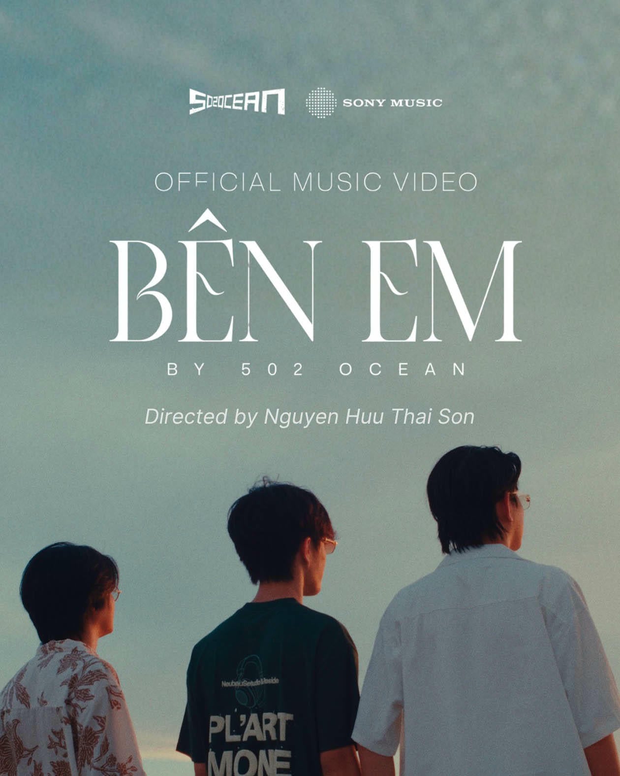 En resa som förenar två generationer av artister genom musik.