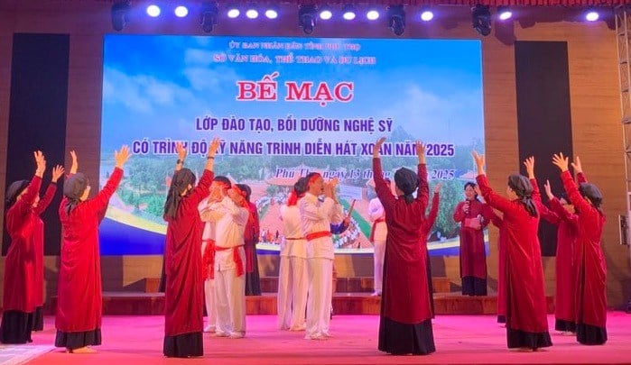 ភូថូ៖ ពិធីបិទវគ្គបណ្តុះបណ្តាលស្តីពីជំនាញជាក់ស្តែង និងការសម្តែងចម្រៀង Xoan - រូបថតទី ២