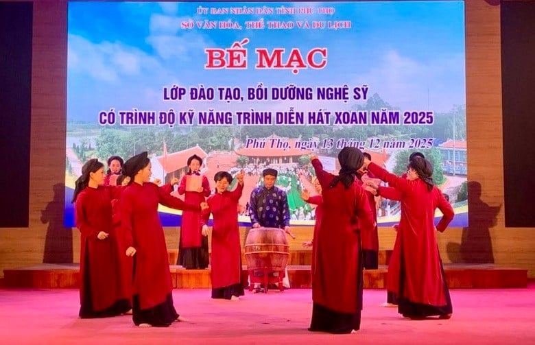 ភូថូ៖ ពិធីបិទវគ្គបណ្តុះបណ្តាលស្តីពីជំនាញជាក់ស្តែង និងការសម្តែងចម្រៀង Xoan - រូបថតទី ៤