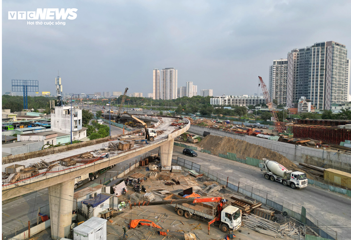 Une série de mécanismes spécifiques ont été mis en place, notamment en matière d'investissement dans les infrastructures, donnant ainsi l'impulsion nécessaire pour que Hô Chi Minh-Ville devienne une mégapole dans cette nouvelle phase. (Photo : Luong Y)