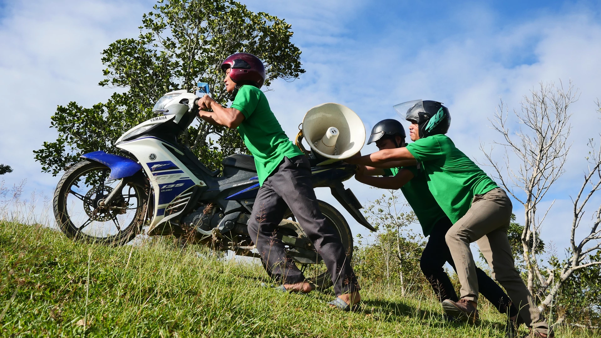 চলচ্চিত্র প্রদর্শনী দল নং ১ - কোয়াং ট্রাই ফিল্ম অ্যান্ড কালচার সেন্টার ভ্যান কিইউ এবং পা কো জনগোষ্ঠীর গ্রাম পরিদর্শন করেছে - ছবি: পি.টি.এল