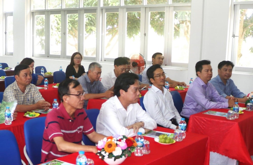 Đại biểu tham dự lễ khởi công.