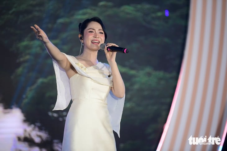 Quoc Dai, Duyen Quynh, Nhat Hoang och Danmy för med sig doften av foto till musikälskare - Foto 2. Duyên Quỳnh - Ảnh 2.