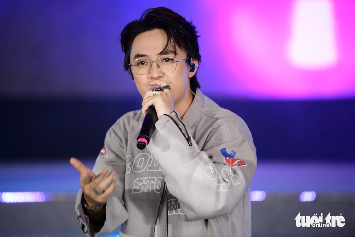 Quoc Dai, Duyen Quynh, Nhat Hoang och Danmy för med sig doften av foto till musikälskare - Foto 4. Duyên Quỳnh - Ảnh 4.