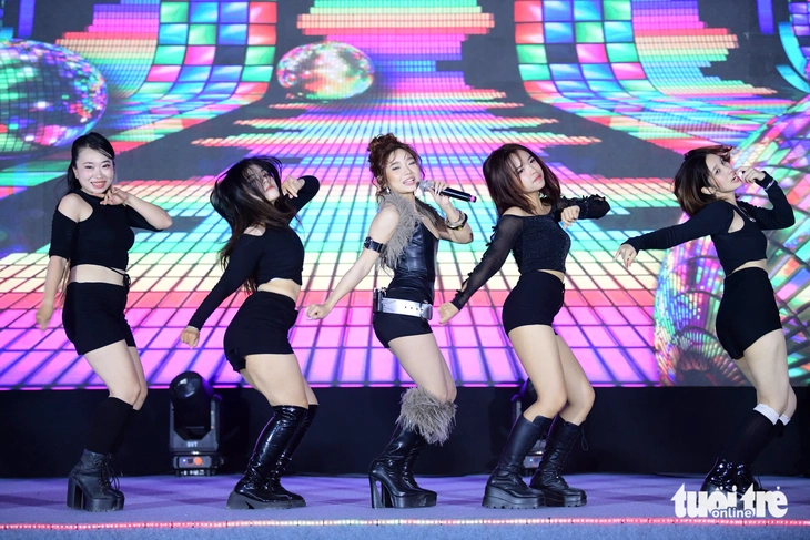 Quoc Dai, Duyen Quynh, Nhat Hoang och Danmy för med sig doften av foto till musikälskare - Foto 5. Duyên Quỳnh - Ảnh 5.