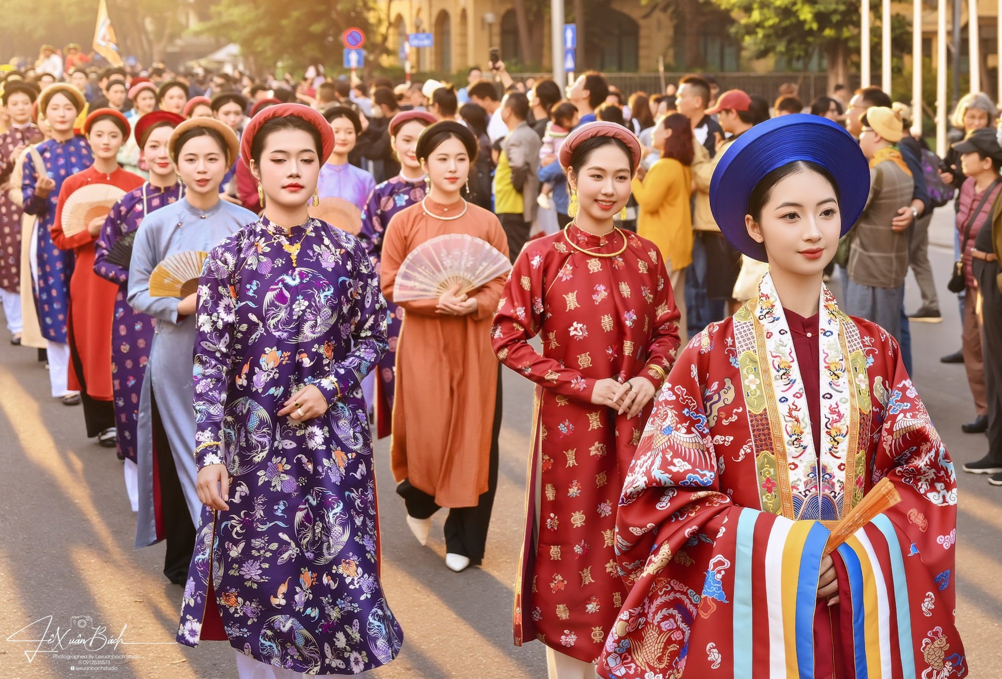 Gatemotefestivaler blomstrer – Bilde 1.