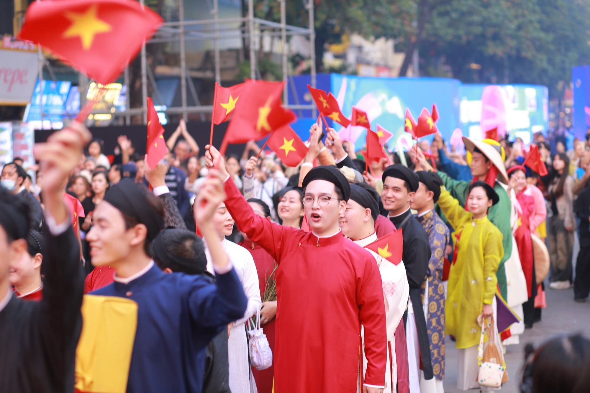 Gatemotefestivaler blomstrer – Bilde 5.