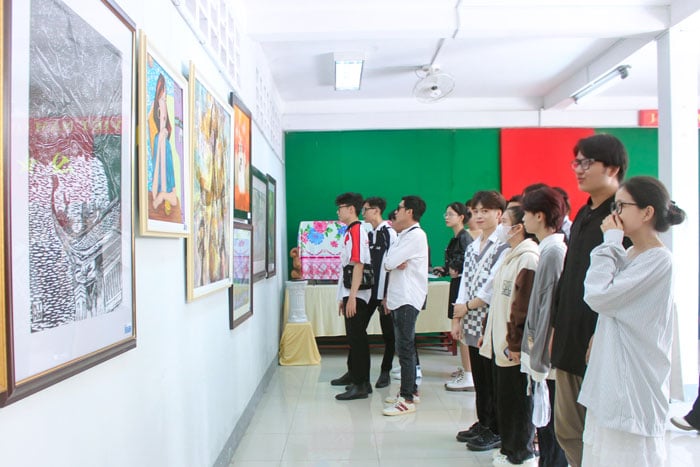 សិល្បៈរបស់វិញឡុងសម្បូរទៅដោយប្រភេទ និងទម្រង់ ដែលងាយនឹងទាក់ទាញចំណាប់អារម្មណ៍ពីសាធារណជន។