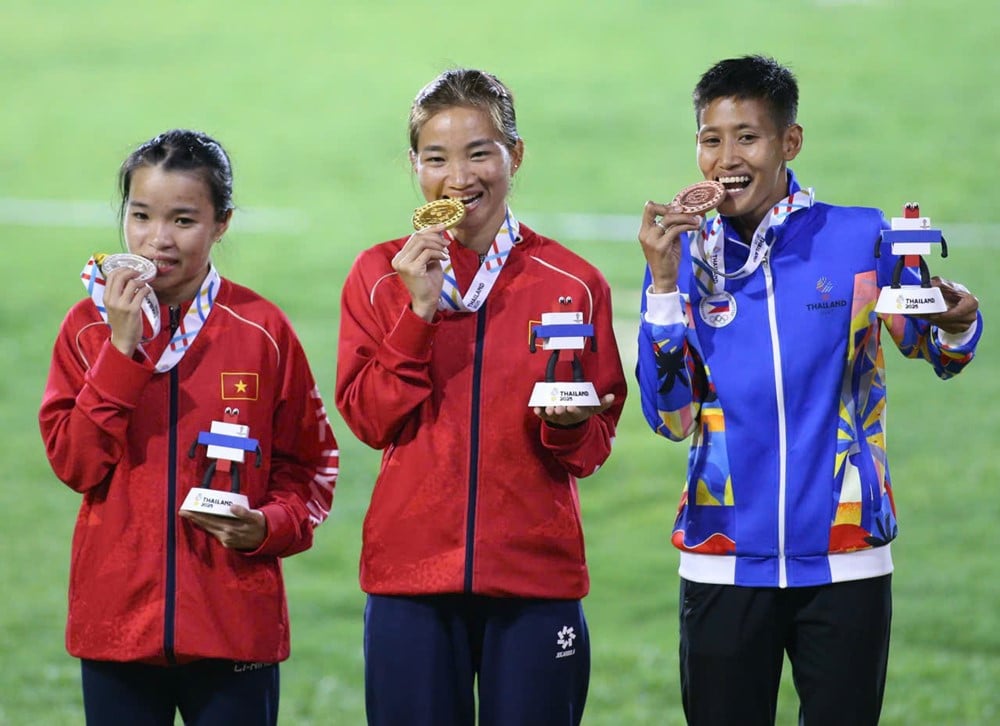 nguyen thi oanh hcv běh 5000m 2.jpg