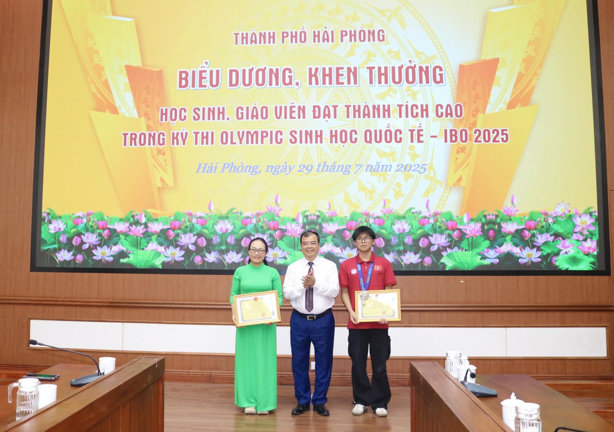 Hai Phong نے اساتذہ، منتظمین، اور ہنر مند طلباء کی تربیت اور پرورش میں شامل ماہرین کے انتخاب اور معاوضے کے حوالے سے بہت سی مخصوص پالیسیاں تیار کی ہیں۔ تصویر: تعاون کنندہ۔