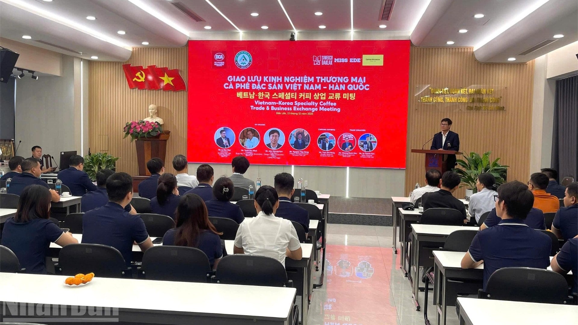 Cuplikan dari sesi berbagi pengalaman. ndo_bl_img-7736-147.jpg