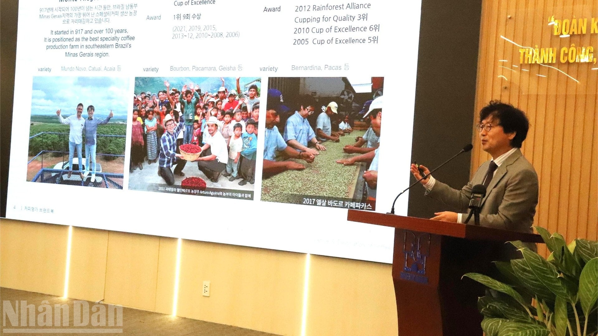 Bapak Ahn Myung-kyu, Presiden Coffee Myungga dan Presiden Asosiasi Kopi Daegu, memperkenalkan kopi spesial Korea. ndo_bl_img-9123-3.jpg