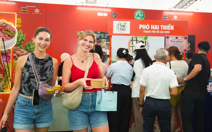 ហ្វ័រវៀតណាមមិនត្រឹមតែឆ្ងាញ់ប៉ុណ្ណោះទេ អ្នកក៏ត្រូវធ្វើដំណើរឆ្ងាយដើម្បីរកវាដែរ - រូបថតទី 1។ phở - Ảnh 1.