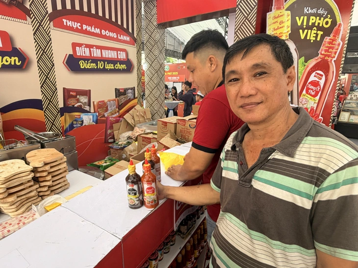 ហ្វ័រវៀតណាមមិនត្រឹមតែឆ្ងាញ់ប៉ុណ្ណោះទេ អ្នកក៏ត្រូវធ្វើដំណើរឆ្ងាយដើម្បីរកវាដែរ - រូបថតទី ៤។ Phở Việt không chỉ ngon, mà còn phải đi xa - Ảnh 4.