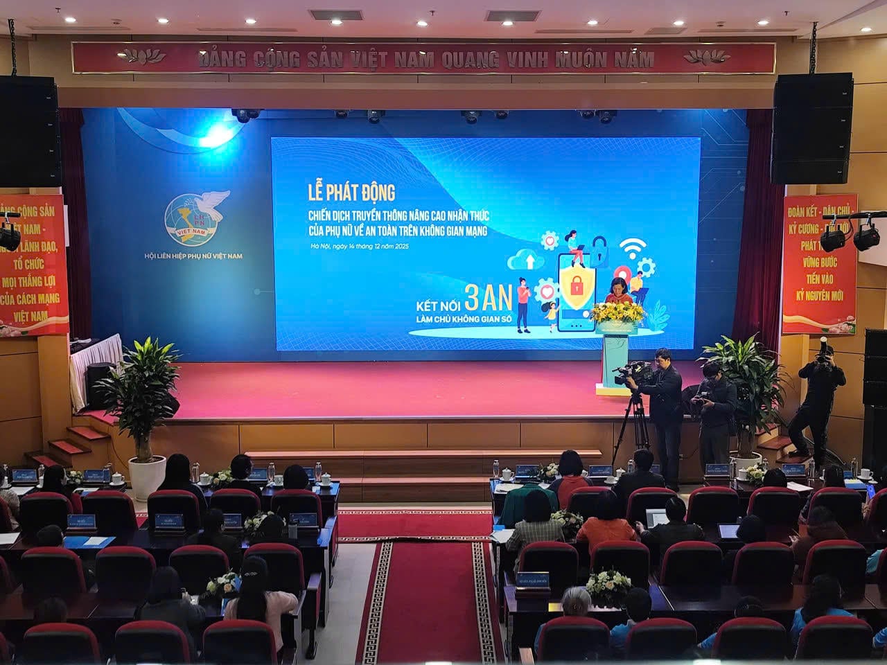 Přehled zahájení komunikační kampaně na zvýšení povědomí žen v kyberprostoru, kterou pořádá Vietnamská unie žen. Foto: PV.