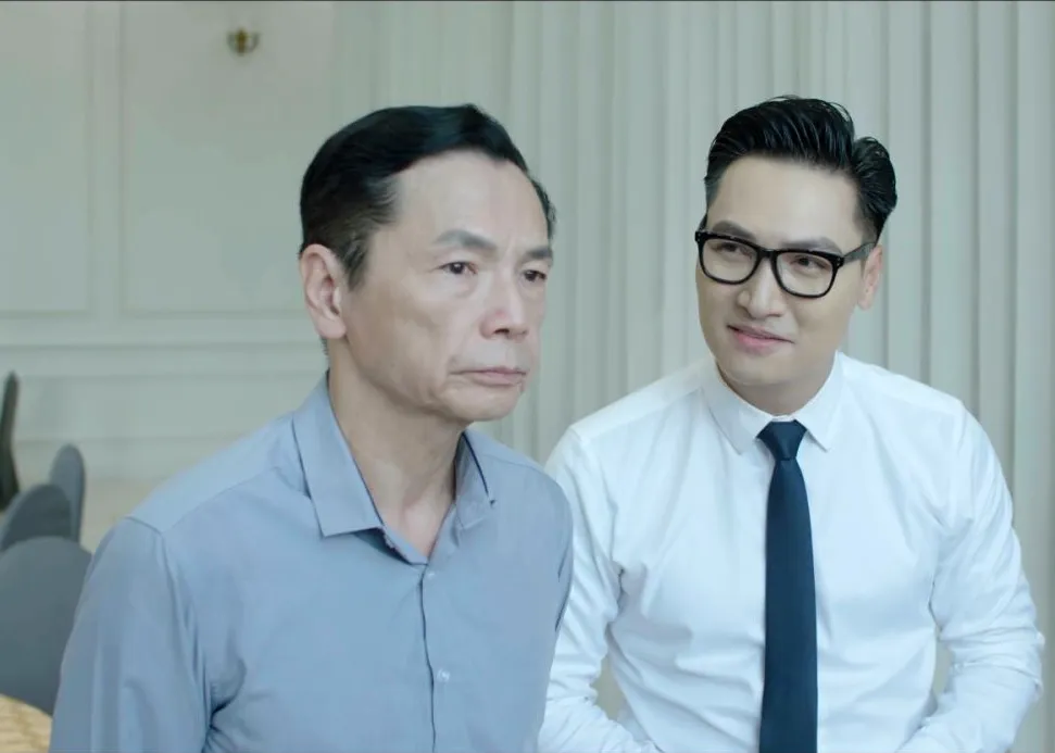 *দ্য ডিভাইডিং লাইন* ছবিটি বর্তমান সামাজিক ঘটনার সাথে প্রাসঙ্গিক বিষয়গুলি তুলে ধরে।