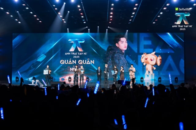 Negav menimbulkan kontroversi ketika ia memenangkan tempat pertama di 'Brother Says Hi 2025' - Foto 2. Negav gây tranh cãi khi đoạt quán quân ‘Anh trai say hi 2025’ - Ảnh 2.