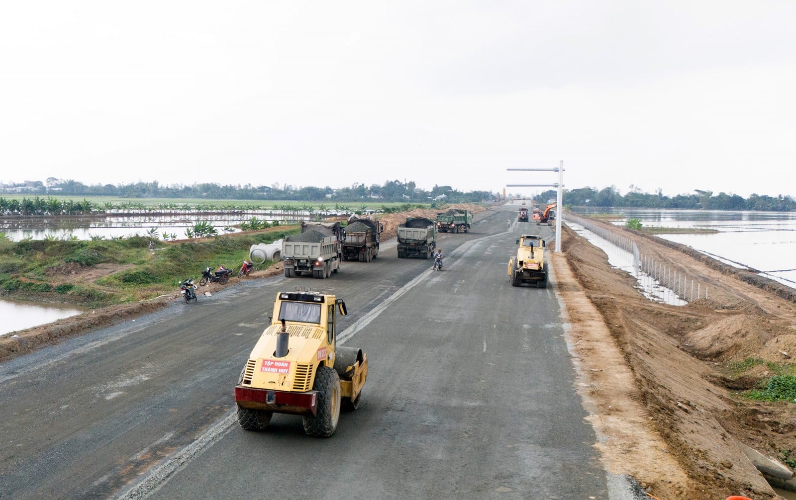Motorvägssträckan Chau Doc - Can Tho - Soc Trang som passerar genom provinsen An Giang innan den tekniska öppningen.