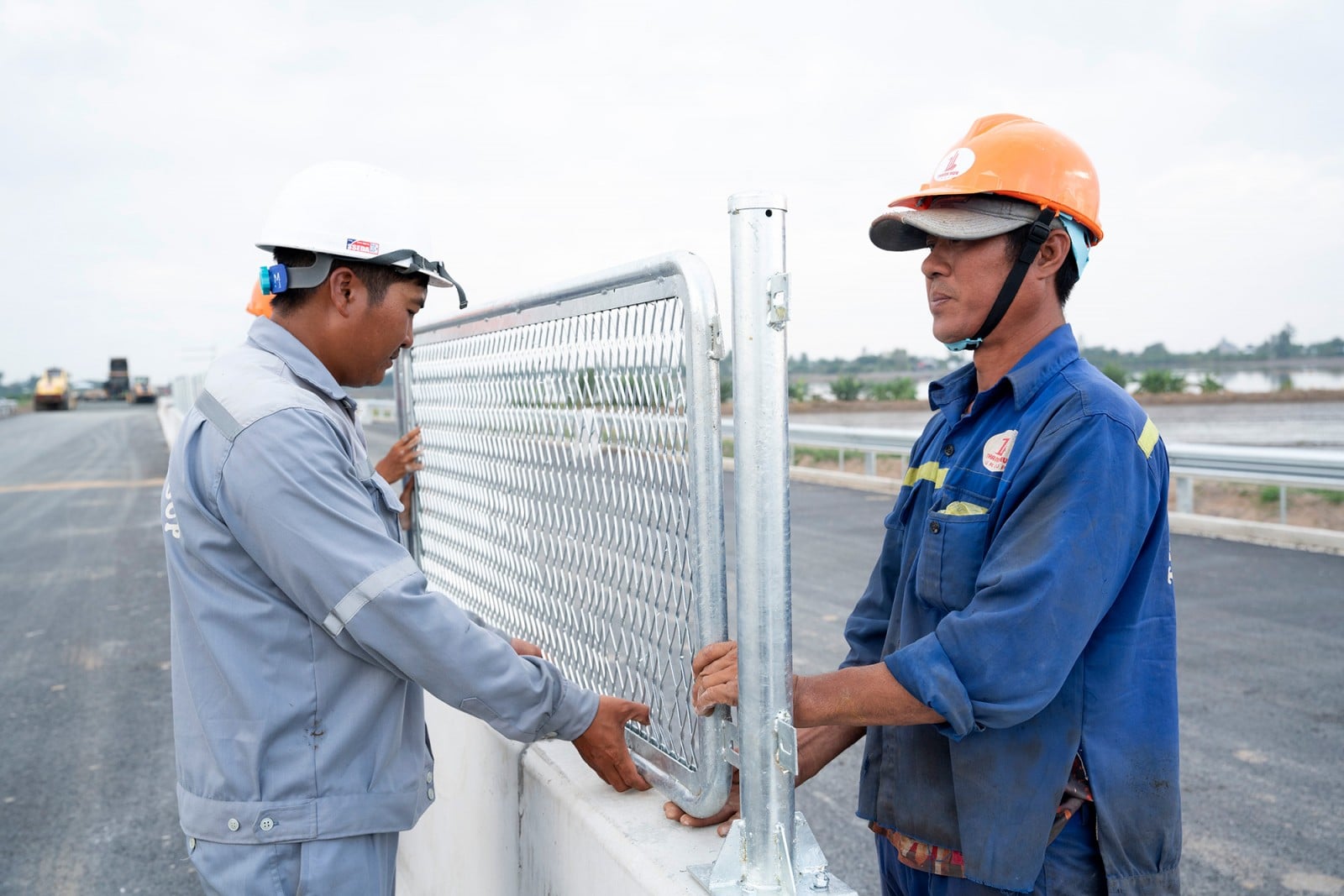 Motorvägssträckan Chau Doc - Can Tho - Soc Trang som passerar genom provinsen An Giang innan den tekniska öppningen.