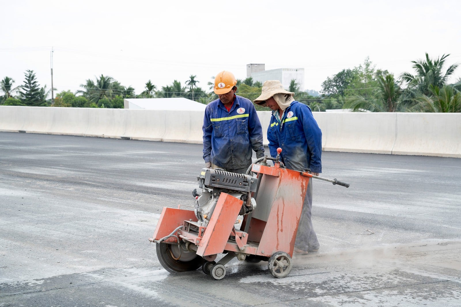 Motorvägssträckan Chau Doc - Can Tho - Soc Trang som passerar genom provinsen An Giang innan den tekniska öppningen.