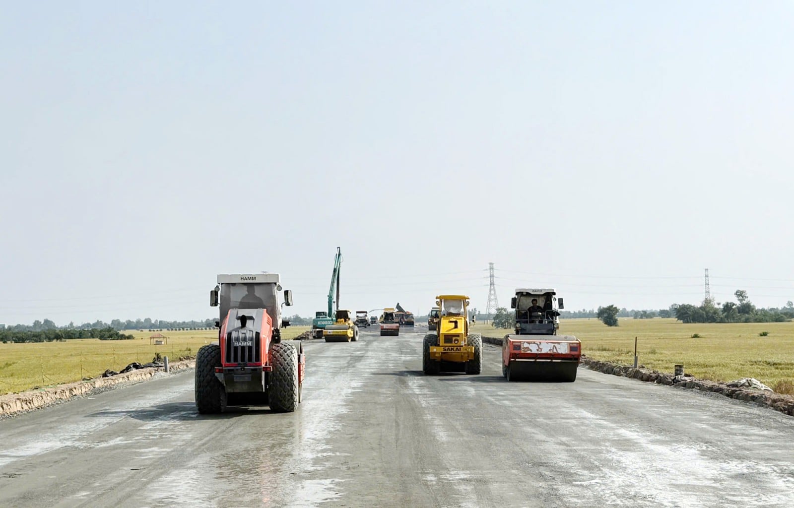 Motorvägssträckan Chau Doc - Can Tho - Soc Trang som passerar genom provinsen An Giang innan den tekniska öppningen.