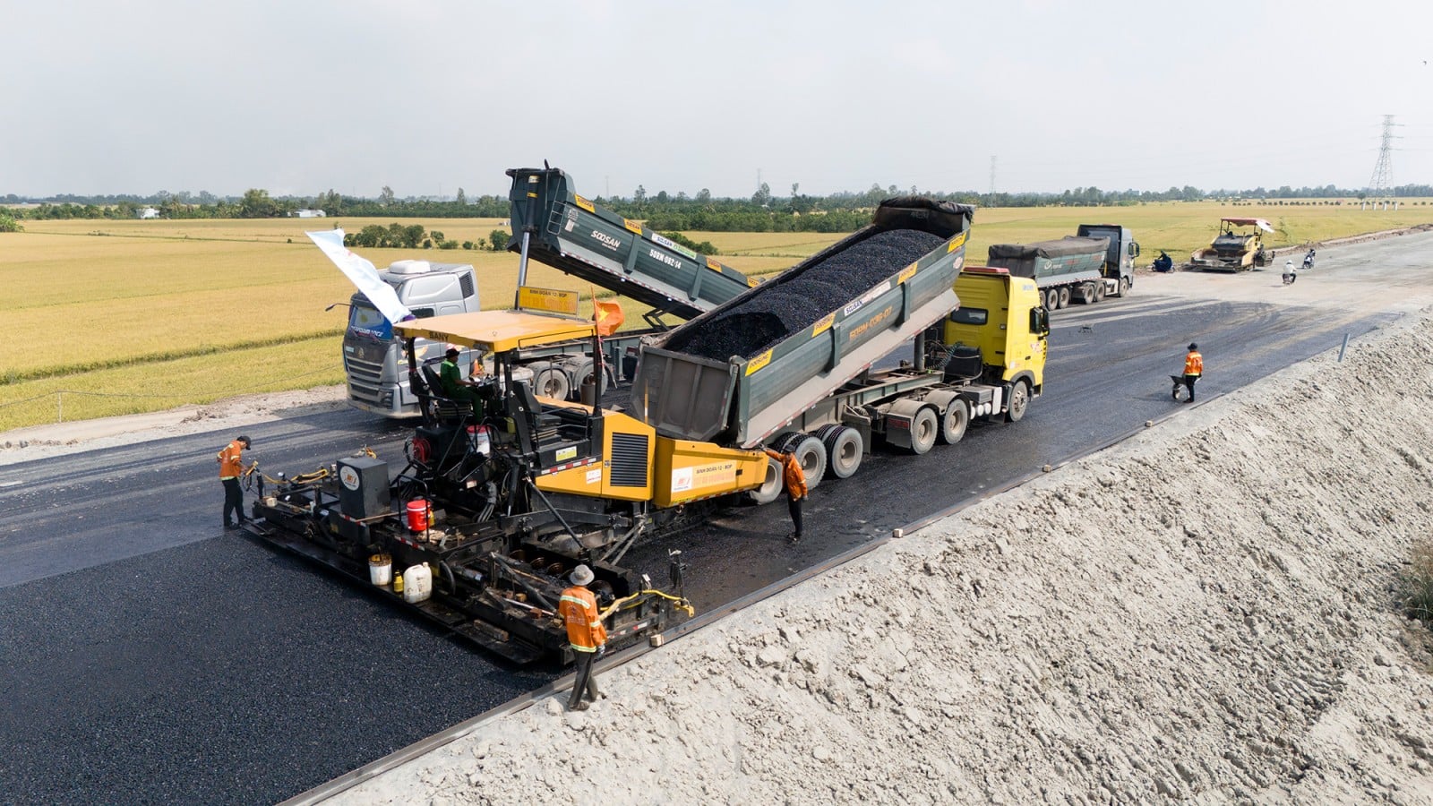 Motorvägssträckan Chau Doc - Can Tho - Soc Trang som passerar genom provinsen An Giang innan den tekniska öppningen.