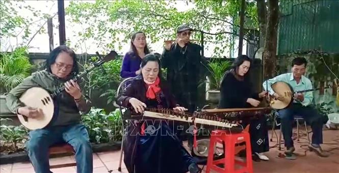 Para perajin dan klub budaya rakyat di provinsi Quang Tri terus mempraktikkan dan mewariskan nilai-nilai budaya tradisional kepada masyarakat dan generasi mendatang. (Foto: VNA)