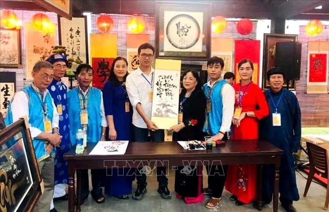 Klub Seniman Lagu Rakyat Le Thuy, serta klub-klub budaya rakyat lainnya di provinsi Quang Tri, secara aktif mempromosikan warisan tanah air mereka dan mewariskannya kepada generasi penerus. (Foto: VNA)