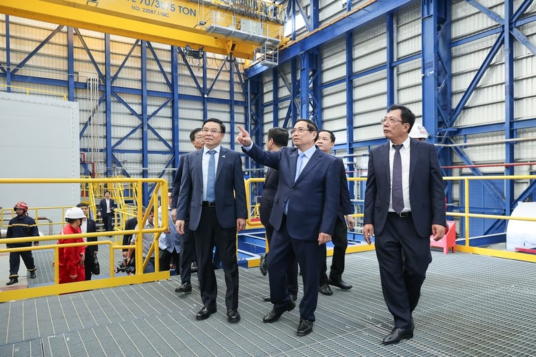 Perdana Menteri meresmikan pembangkit listrik LNG pertama Vietnam – sebuah proyek percontohan, yang patut dicontoh dalam banyak aspek - Foto 4. Thủ tướng khánh thành nhà máy điện LNG đầu tiên của Việt Nam – dự án kiểu mẫu, tiêu biểu về nhiều mặt- Ảnh 4.