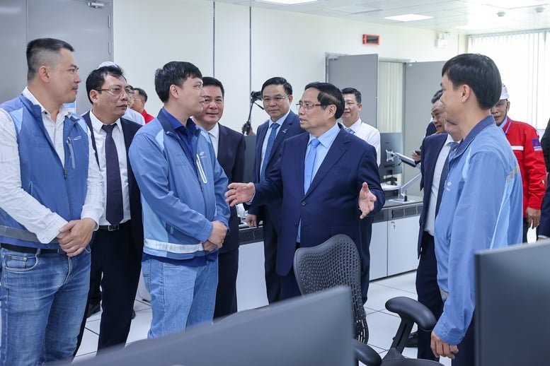 Perdana Menteri meresmikan pembangkit listrik LNG pertama Vietnam – sebuah proyek percontohan, yang patut dicontoh dalam banyak aspek - Foto 7. Thủ tướng khánh thành nhà máy điện LNG đầu tiên của Việt Nam – dự án kiểu mẫu, tiêu biểu về nhiều mặt- Ảnh 7.