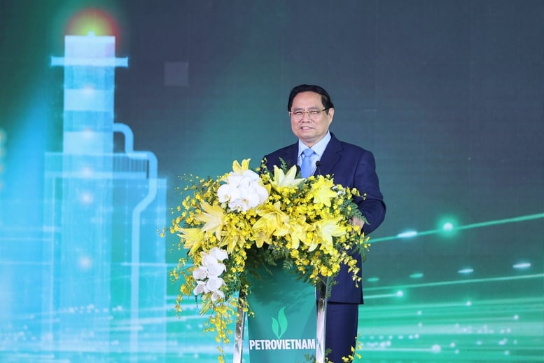 Perdana Menteri meresmikan pembangkit listrik LNG pertama Vietnam – sebuah proyek percontohan, yang patut dicontoh dalam banyak aspek - Foto 8. Thủ tướng khánh thành nhà máy điện LNG đầu tiên của Việt Nam – dự án kiểu mẫu, tiêu biểu về nhiều mặt- Ảnh 8.