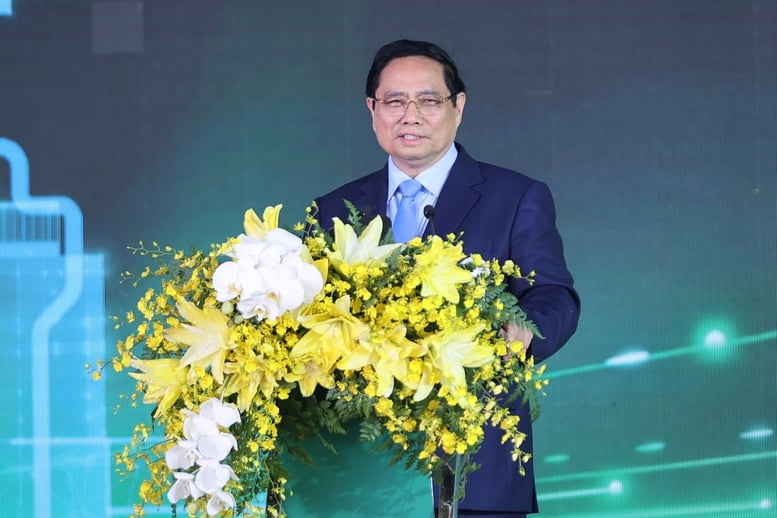 Perdana Menteri meresmikan pembangkit listrik LNG pertama Vietnam – sebuah proyek percontohan, yang patut dicontoh dalam banyak aspek - Foto 9. Thủ tướng khánh thành nhà máy điện LNG đầu tiên của Việt Nam – dự án kiểu mẫu, tiêu biểu về nhiều mặt- Ảnh 9.