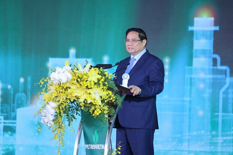 Perdana Menteri meresmikan pembangkit listrik LNG pertama Vietnam – sebuah proyek percontohan, yang patut dicontoh dalam banyak aspek - Foto 11. Thủ tướng khánh thành nhà máy điện LNG đầu tiên của Việt Nam – dự án kiểu mẫu, tiêu biểu về nhiều mặt- Ảnh 11.