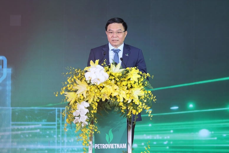 Perdana Menteri meresmikan pembangkit listrik LNG pertama Vietnam – sebuah proyek percontohan, yang patut dicontoh dalam banyak aspek - Foto 14. Thủ tướng khánh thành nhà máy điện LNG đầu tiên của Việt Nam – dự án kiểu mẫu, tiêu biểu về nhiều mặt- Ảnh 14.