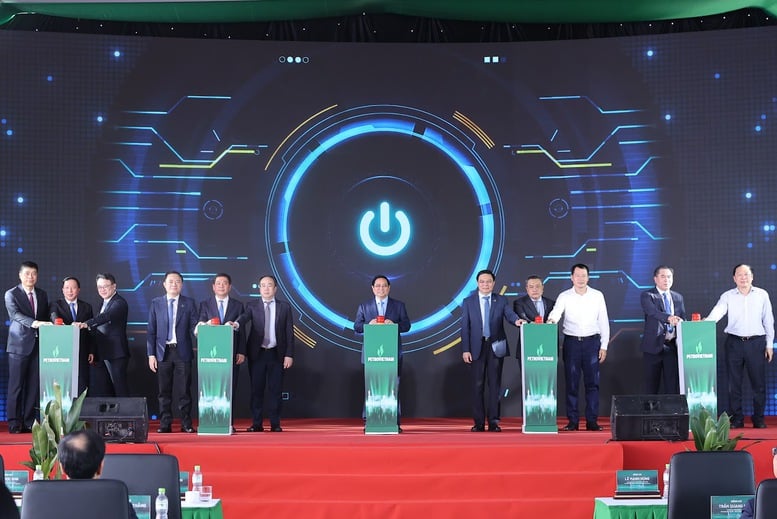 Perdana Menteri meresmikan pembangkit listrik LNG pertama Vietnam – sebuah proyek percontohan, yang patut dicontoh dalam banyak aspek - Foto 16. Thủ tướng khánh thành nhà máy điện LNG đầu tiên của Việt Nam – dự án kiểu mẫu, tiêu biểu về nhiều mặt- Ảnh 16.