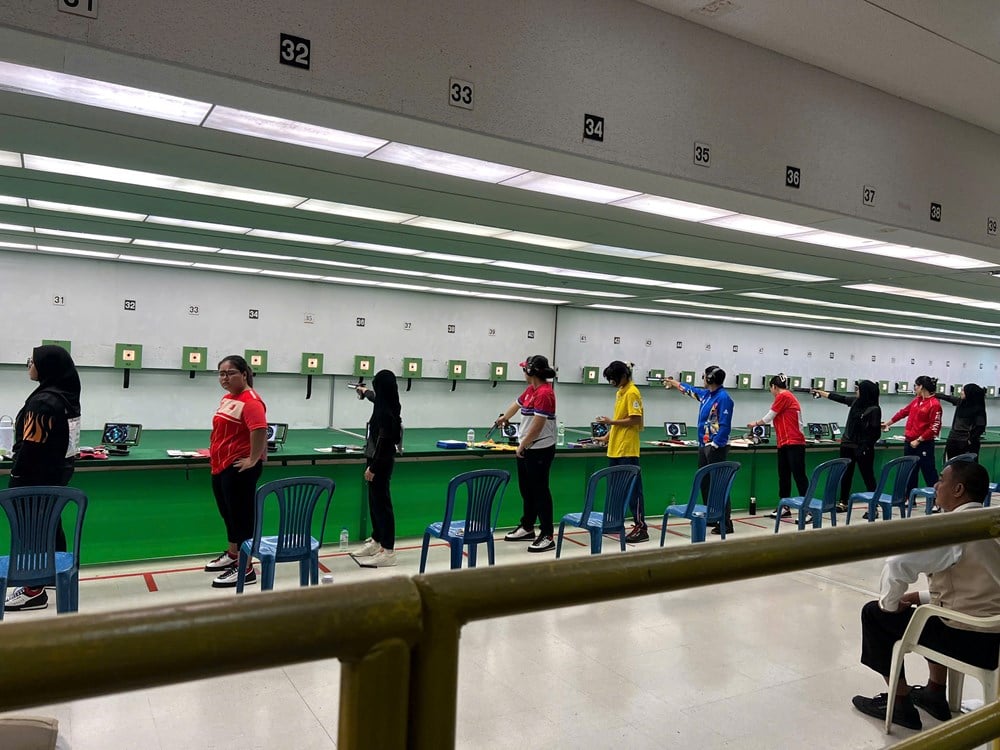 Trinh Thu Vinh shines, Vietnam's shooting team wins gold medal in team event and breaks SEA Games record - photo 1