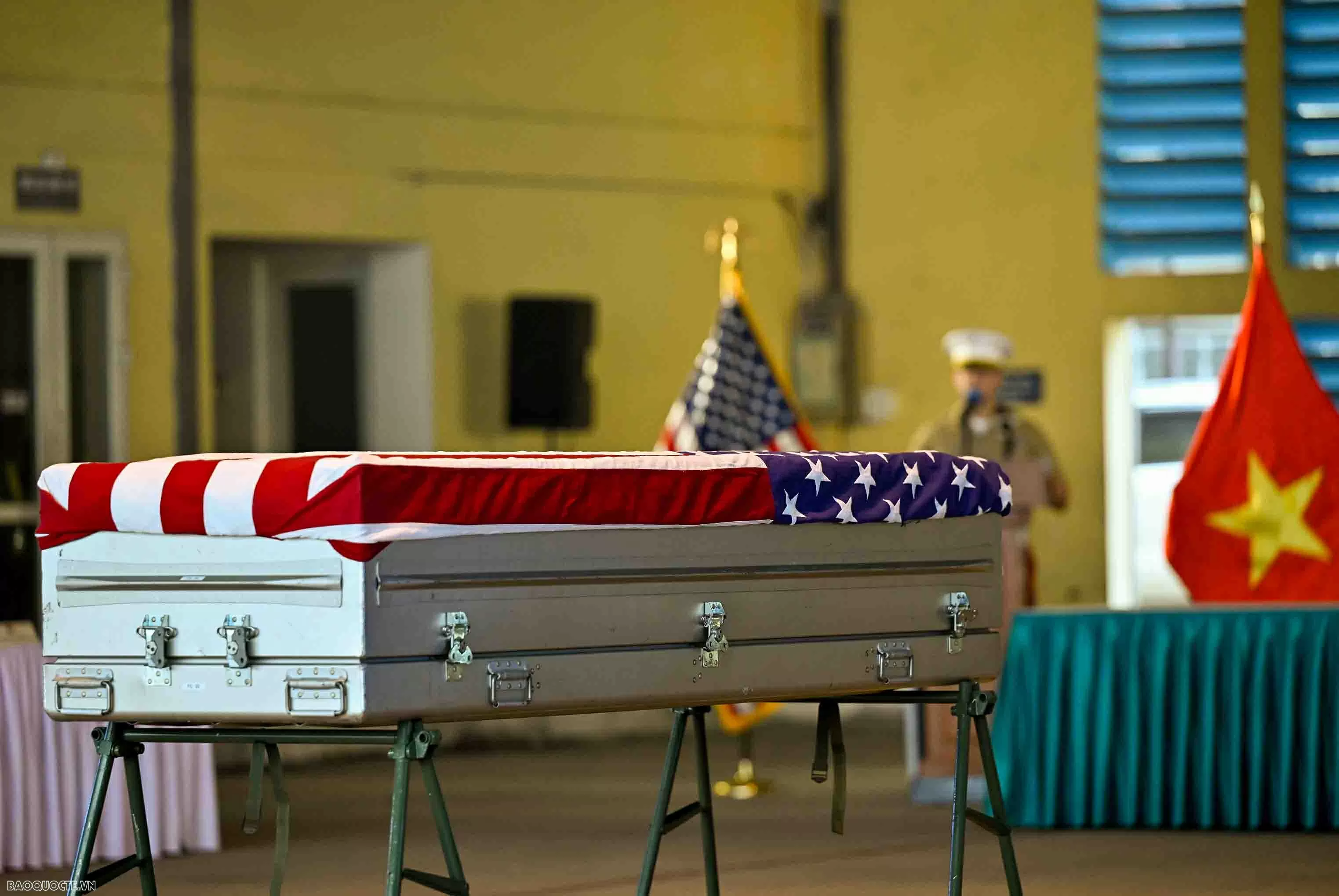 Continuing the repatriation of remains of U.S. servicemen. Tiếp tục trao trả hài cốt quân nhân Hoa Kỳ