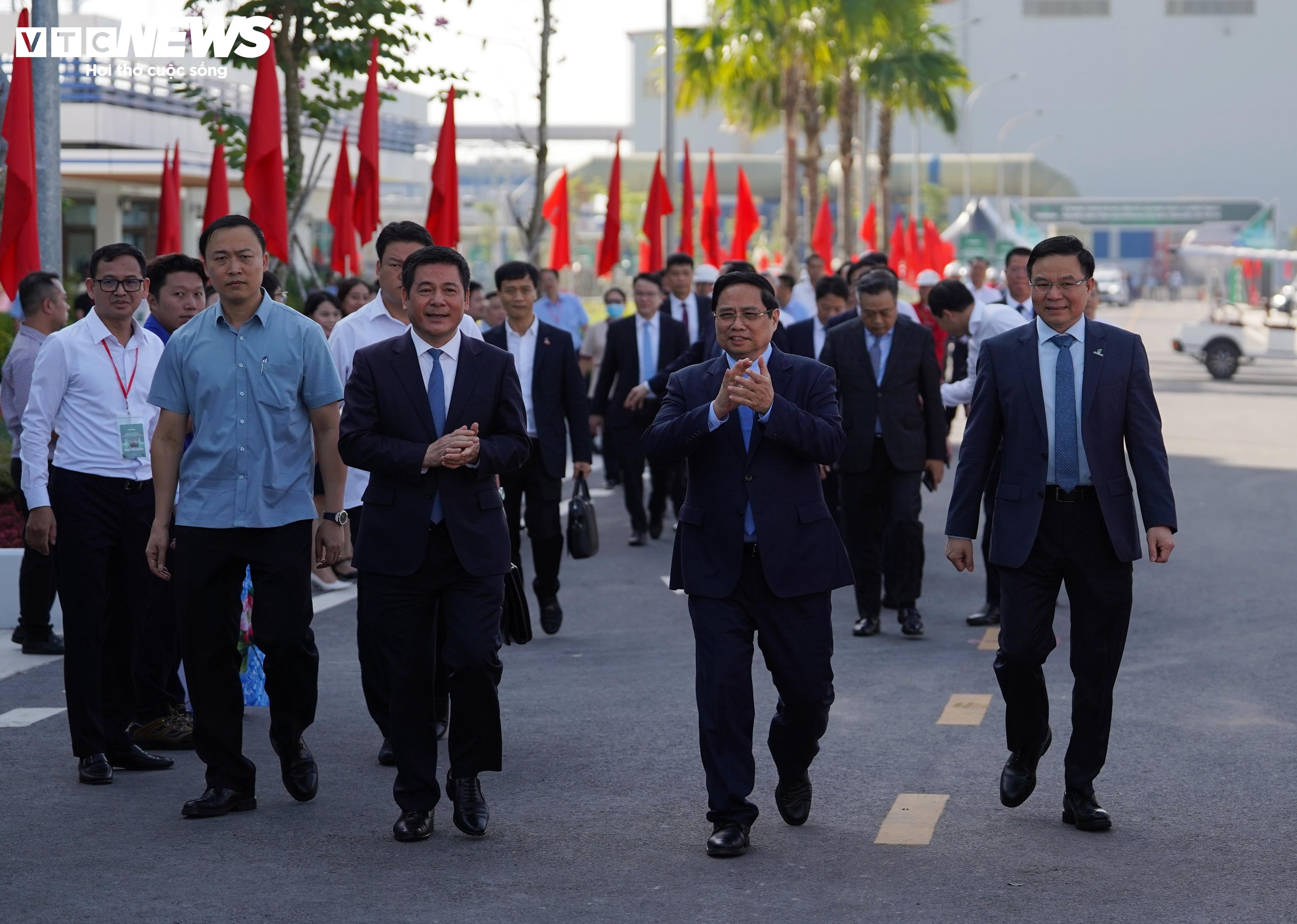 प्रधानमंत्री: न्होन ट्राच विद्युत संयंत्र वियतनामी बुद्धिमत्ता और लचीलेपन की पुष्टि करता है - 1