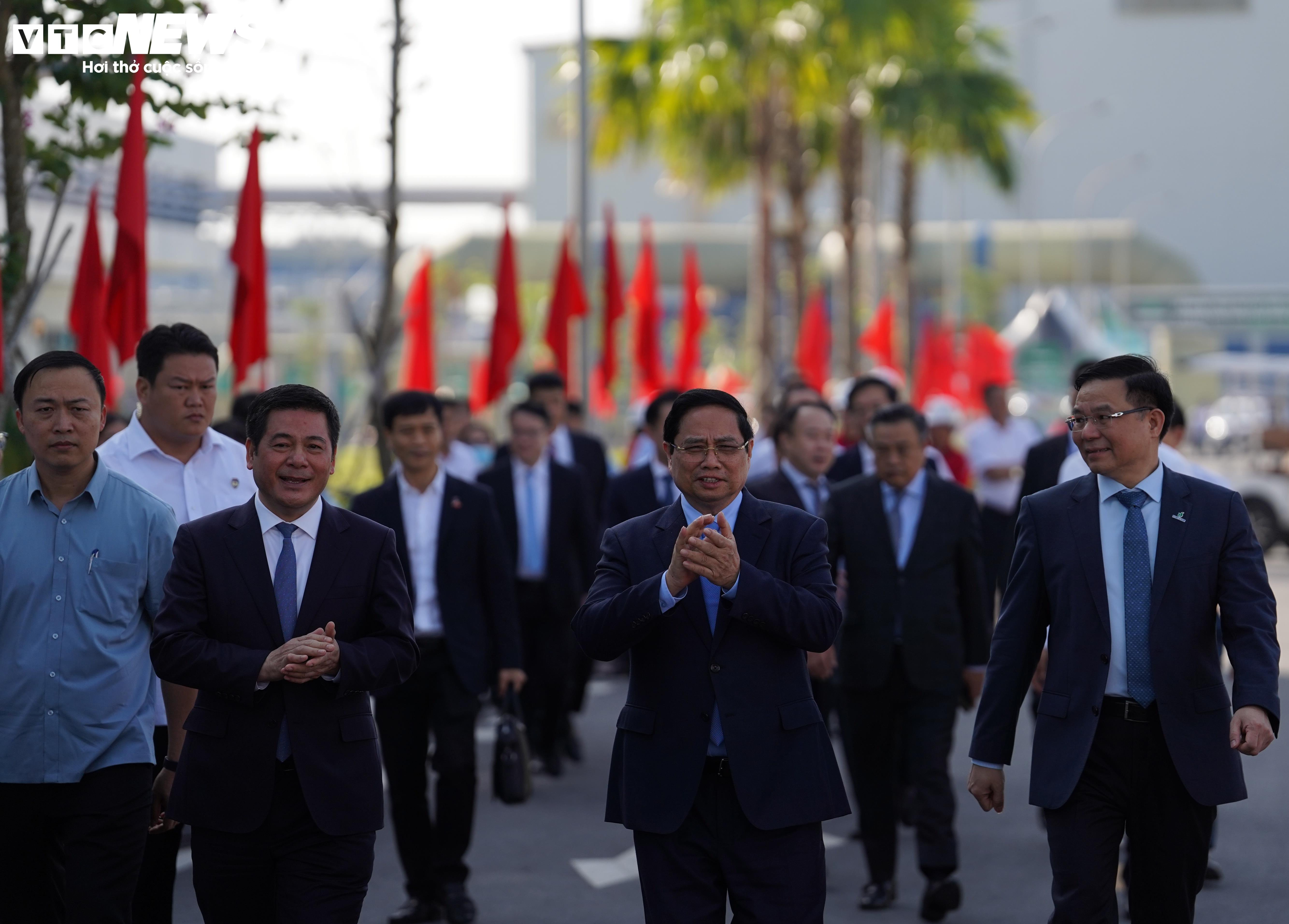 प्रधानमंत्री: न्होन ट्राच विद्युत संयंत्र वियतनामी बुद्धिमत्ता और लचीलेपन की पुष्टि करता है - 2